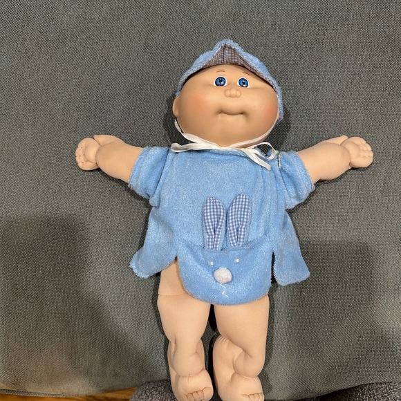 Cabbage Patch doll boy with blue eyes - Picture 5 of 9